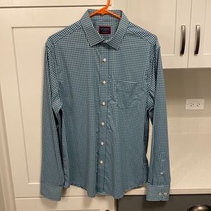 Untuckit Regular Medium size anti wrinkle performance button up shirt worn once